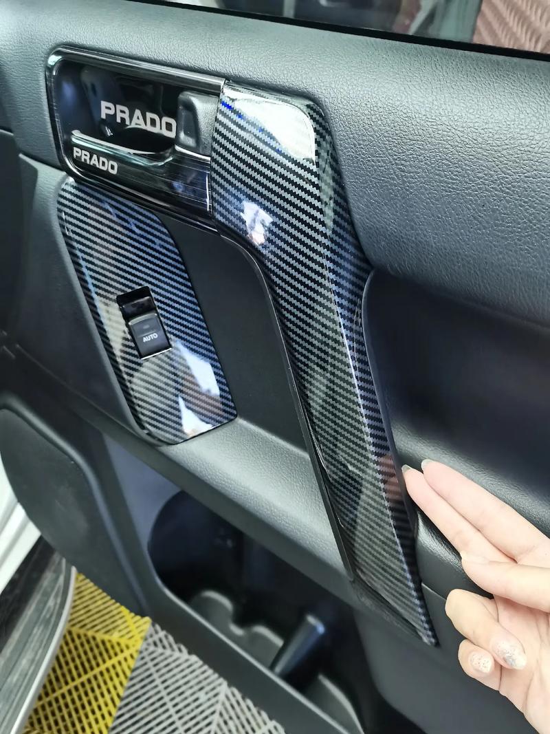 霸道碳纤维内饰件 提升汽车格调与性能的精致选择